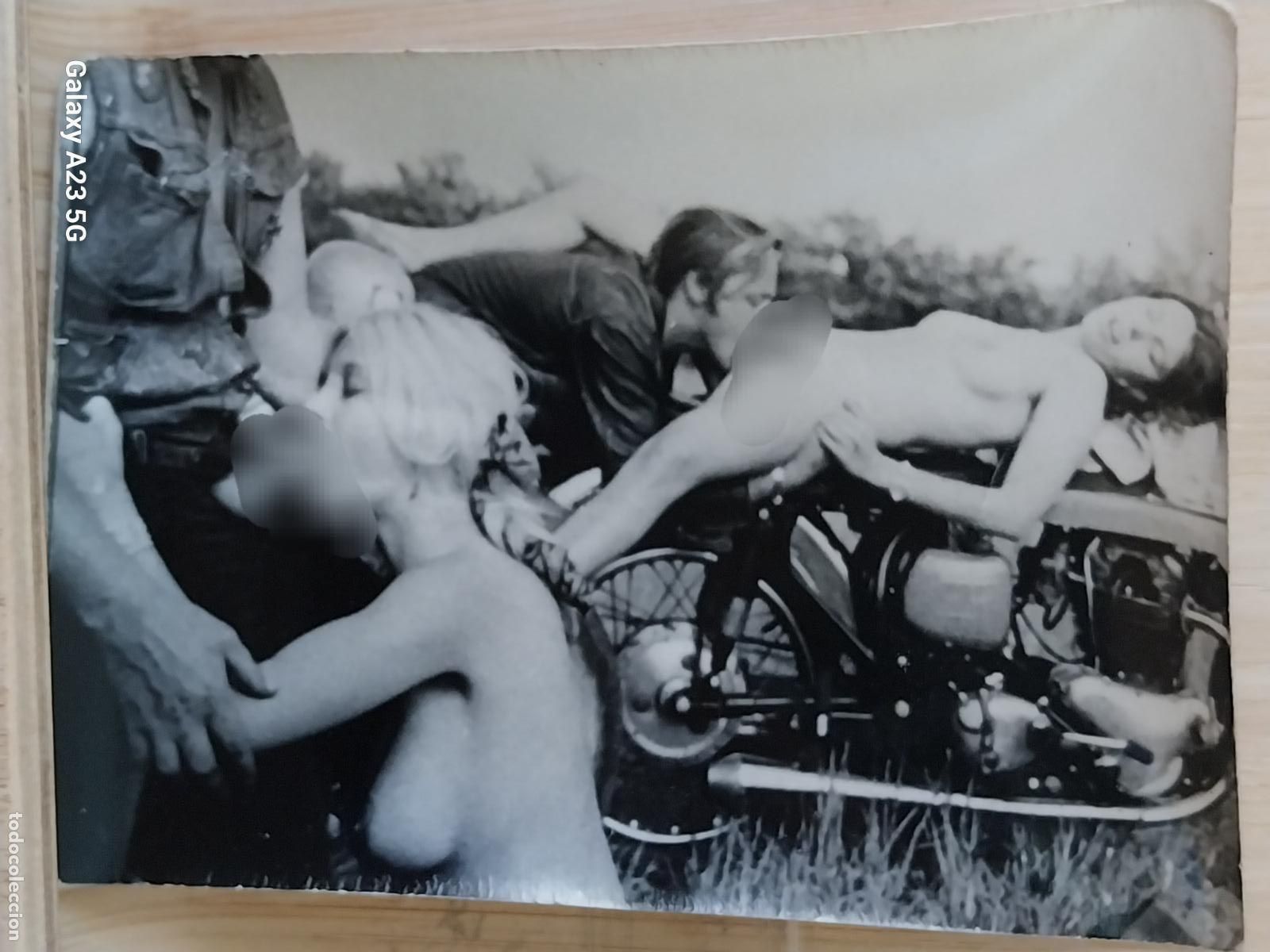 Revistas: EROTICA FOTO ORIGINAL MUJERES HOMBRES MOTOS ESCENA 10.5X7.5CMS ADULTOS **......