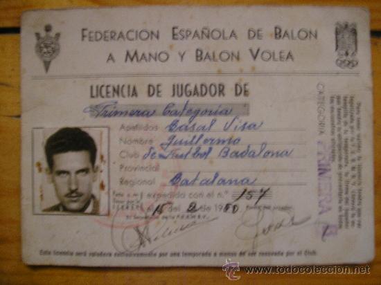 Galhardetes de cole&ccedil;&atilde;o: CARNET DE JUGADOR FEDERACION ESPA&Ntilde;OLA DE BALONMANO BALON A MANO BALON VOLEA CLUB DE BADALONA C-9