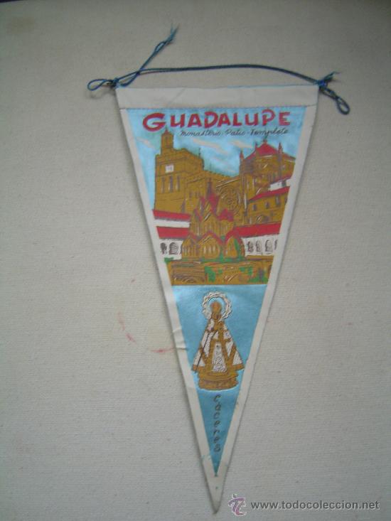 Sammlung von Wimpeln: Banderin Guadalupe Caceres