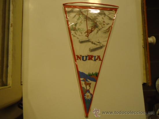 Sammlung von Wimpeln: BANDERIN NURIA ESQUI MONTA&Ntilde;A