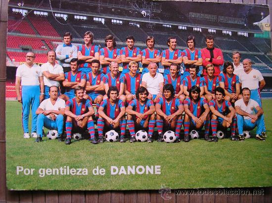 Galhardetes de cole&ccedil;&atilde;o: POSTER FOTOGRAFIA PLANTILLA DEL F.C BARCELONA BAR&Ccedil;A 1975-76 FOT HORACIO SEGUI FOTOGRAFO DEPORTIVO