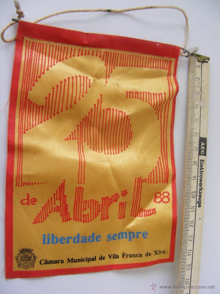 Galhardetes de cole&ccedil;&atilde;o: Bander&iacute;n de tela 25 de abril de 1988- libertad siempre- Vila Franca de Xira - Portugal
