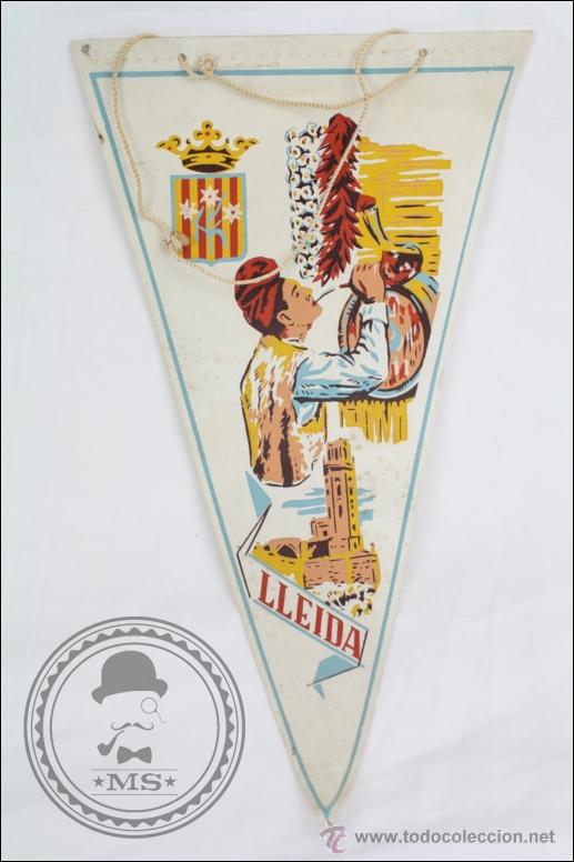Galhardetes de cole&ccedil;&atilde;o: Antiguo Bander&iacute;n de los A&ntilde;os 60-70. Lleida / L&eacute;rida- Realizado en Pl&aacute;stico - Medidas 30 x 15 Cm