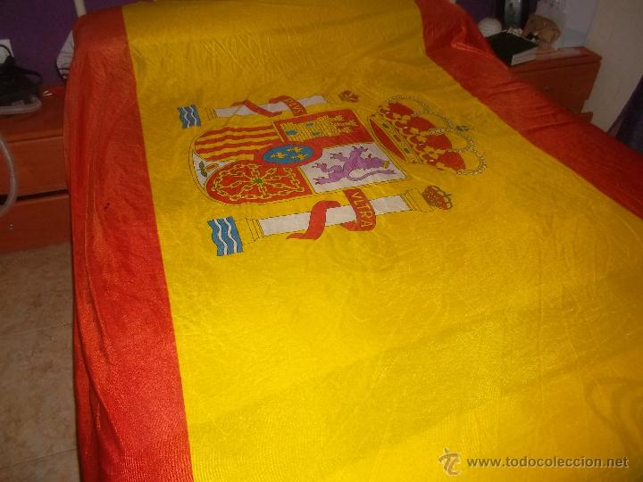 Galhardetes de cole&ccedil;&atilde;o: impresionante bandera salida de un organismo oficial de madrid