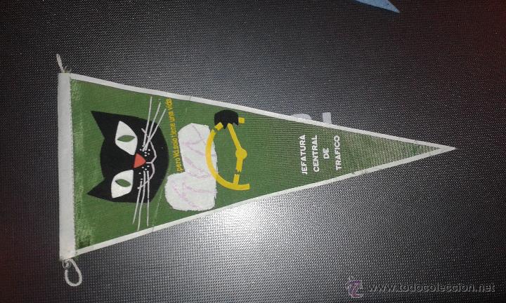 Collection pennants: Banderin original a&ntilde;os 50/60 Jefatura central de trafico. Pero Ud s&oacute;lo tiene una vida. Gato 24 cm