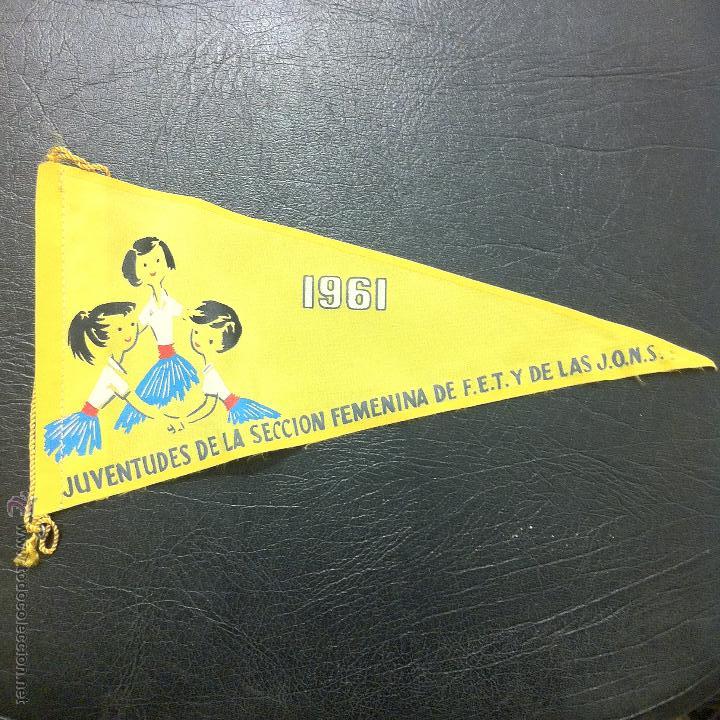 Fanions de collection: BANDER&Iacute;N JUVENTUDES DE LA SECCI&Oacute;N FEMENINA DE F.E.T. Y DE LAS J.O.N.S - 1961.