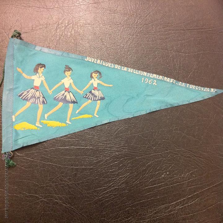 Fanions de collection: BANDER&Iacute;N JUVENTUDES DE LA SECCI&Oacute;N FEMENINA DE F.E.T. Y DE LAS J.O.N.S - 1962.