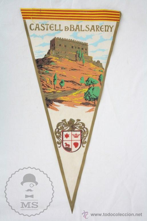 Sammlung von Wimpeln: Bander&iacute;n de Tela, A&ntilde;os 60-70 - Castell de Balsareny - Medidas 29 x 14,5 Cm