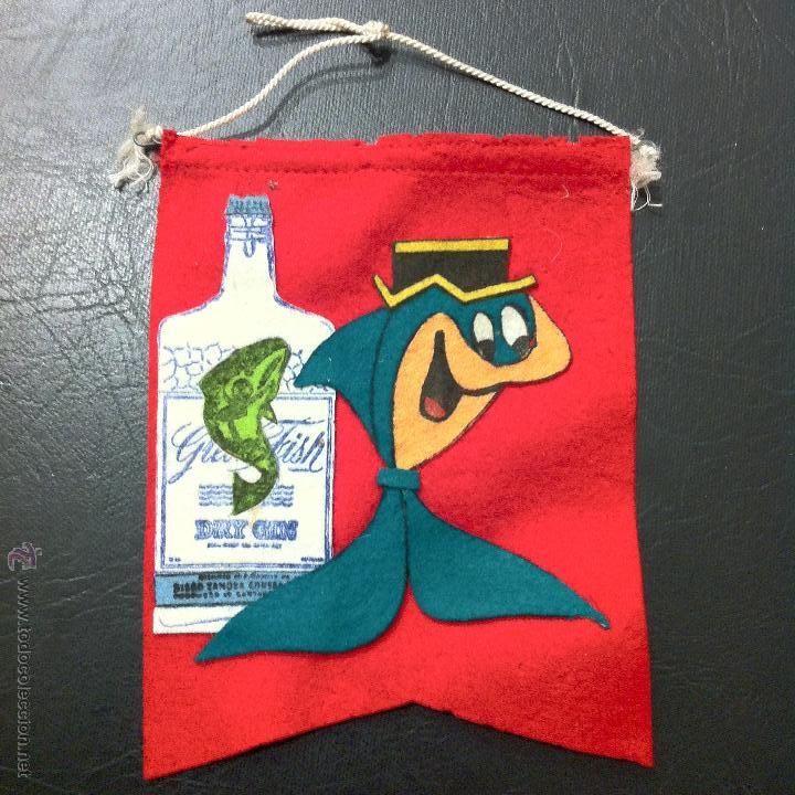 Sammlung von Wimpeln: BANDER&Iacute;N GREEN FISH - DRY GIN - DE FIELTRO.