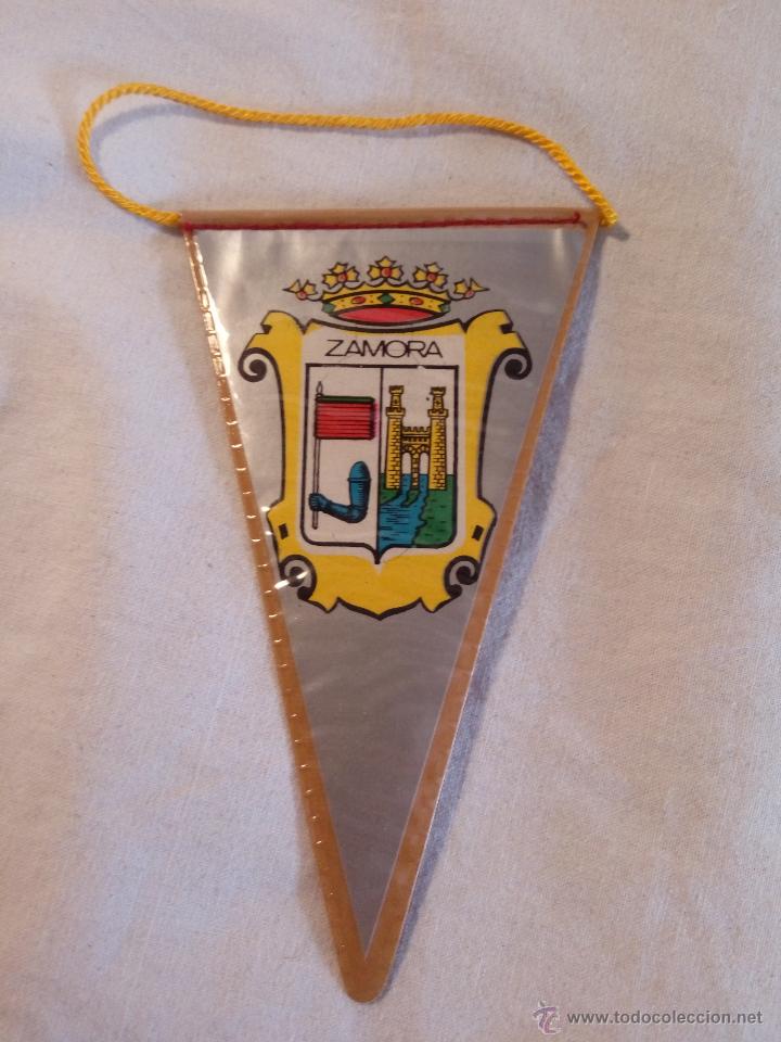 Collection pennants: BANDER&Iacute;N MINI PLASTIFICADO ESCUDO MUNICIPAL DE ZAMORA (MARR&Oacute;N)