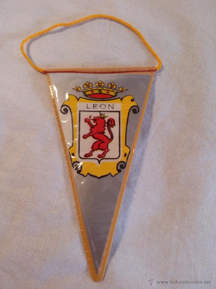 Collection pennants: BANDER&Iacute;N MINI PLASTIFICADO ESCUDO MUNICIPAL DE LE&Oacute;N