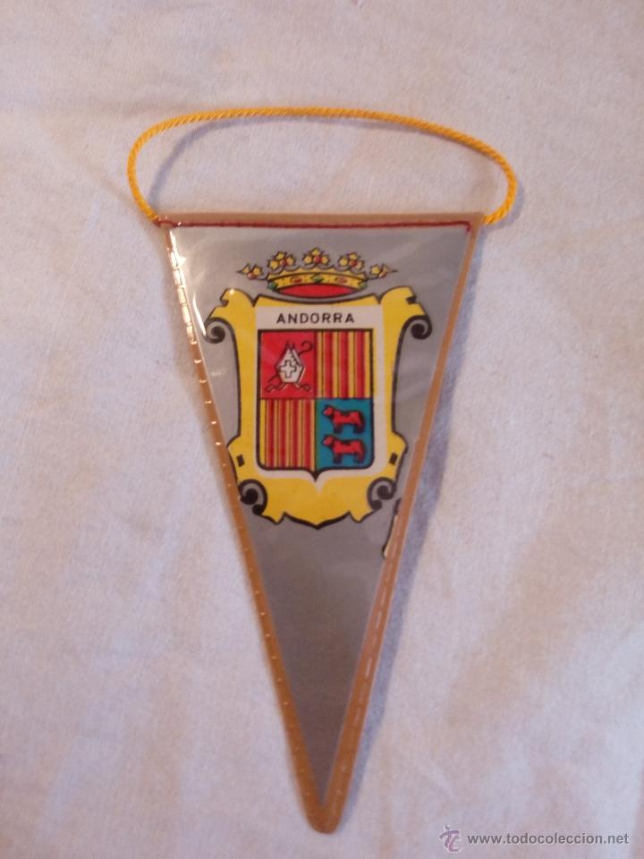 Collection pennants: BANDER&Iacute;N MINI PLASTIFICADO ESCUDO MUNICIPAL DE ANDORRA
