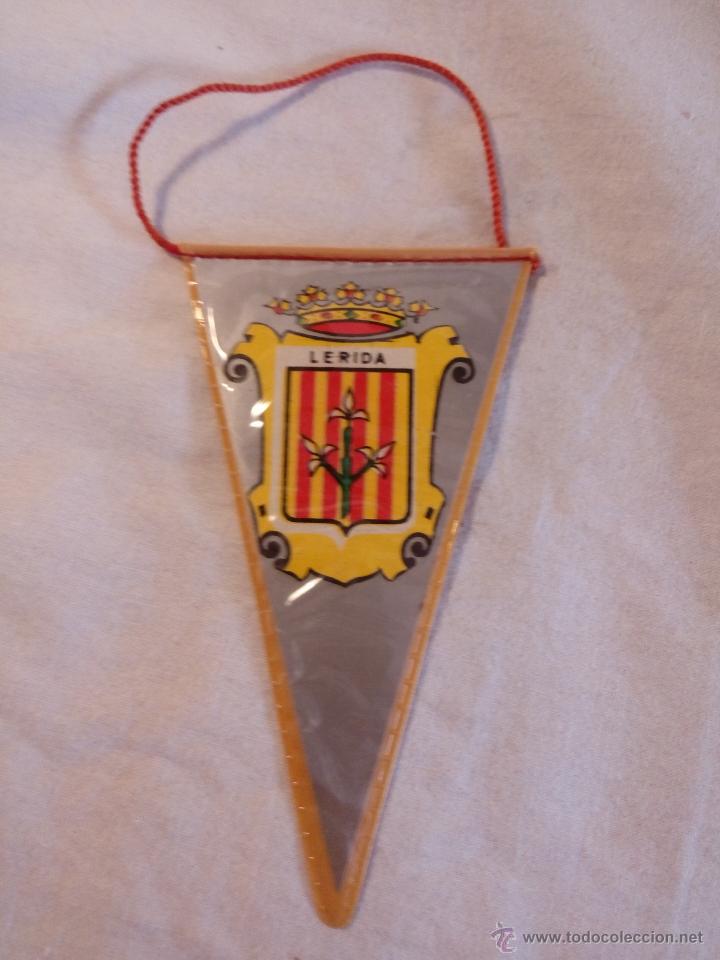 Collection pennants: BANDER&Iacute;N MINI PLASTIFICADO ESCUDO MUNICIPAL DE L&Eacute;RIDA (MARR&Oacute;N)