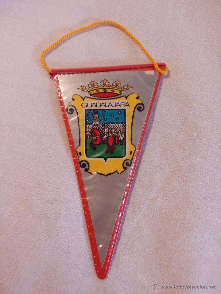Collection pennants: BANDER&Iacute;N MINI PLASTIFICADO ESCUDO MUNICIPAL DE GUADALAJARA (NARANJA)
