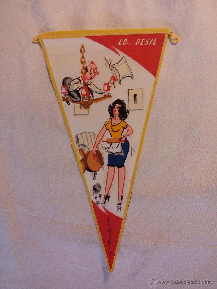Sammlung von Wimpeln: BANDER&Iacute;N LONA LO... D&Eacute;BIL A&Ntilde;OS 60