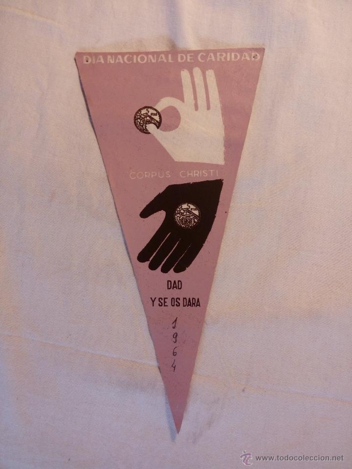 Sammlung von Wimpeln: BANDER&Iacute;N LONA DIA NACIONAL DE CARIDAD CORPUS CHRISTI A&Ntilde;OS 60