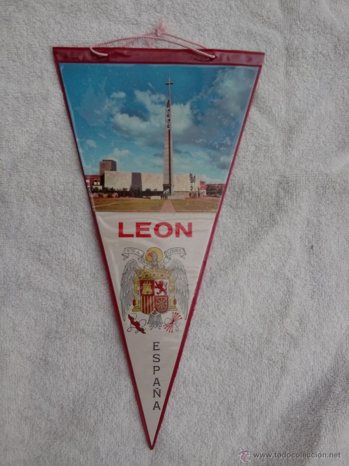 Collection pennants: BANDER&Iacute;N PLASTIFICADO LE&Oacute;N ESPA&Ntilde;A MONUMENTO A&Ntilde;OS 60