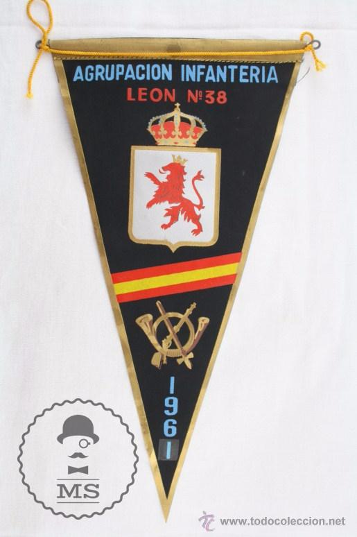 Sammlung von Wimpeln: Bander&iacute;n de Tela - Agrupaci&oacute;n Infanter&iacute;a. Le&oacute;n N&ordm; 38. A&ntilde;o 1961 - Ej&eacute;rcito - Medidas 28 x 15 Cm