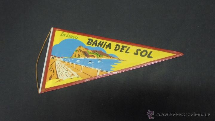 Collection pennants: BANDERIN - LA LINEA - BAHIA DEL SOL - APROX. 28 CM X 15 CM.