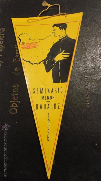 Fanions de collection: ANTIGUO BANDERIN.SEMINARIO MENOR.BADAJOZ.1966