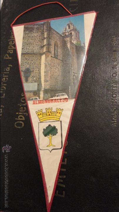 Fanions de collection: ANTIGUO BANDERIN.ALMENDRALEJO.A&Ntilde;OS 60.