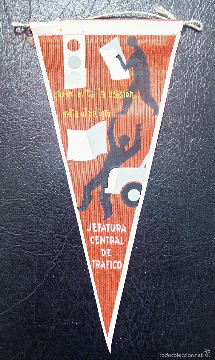 Fanions de collection: BANDER&Iacute;N QUI&Eacute;N EVITA LA OCASI&Oacute;N... EVITA EL PELIGRO - JEFATURA CENTRAL DE TR&Aacute;FICO - A&Ntilde;OS 60 - IRUP&Eacute;.