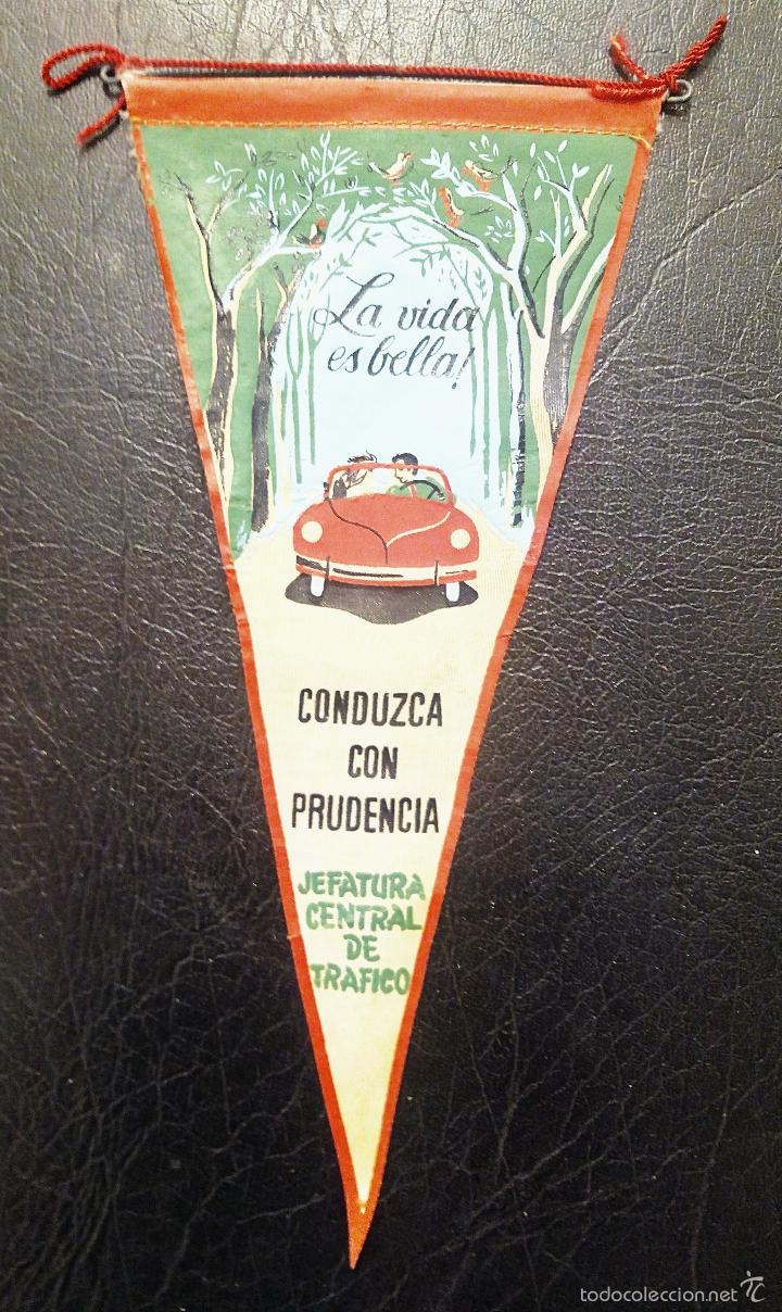 Fanions de collection: BANDER&Iacute;N LA VIDA ES BELLA! CONDUZCA CON PRUDENCIA - JEFATURA CENTRAL DE TR&Aacute;FICO - A&Ntilde;OS 60 - IRUP&Eacute;.