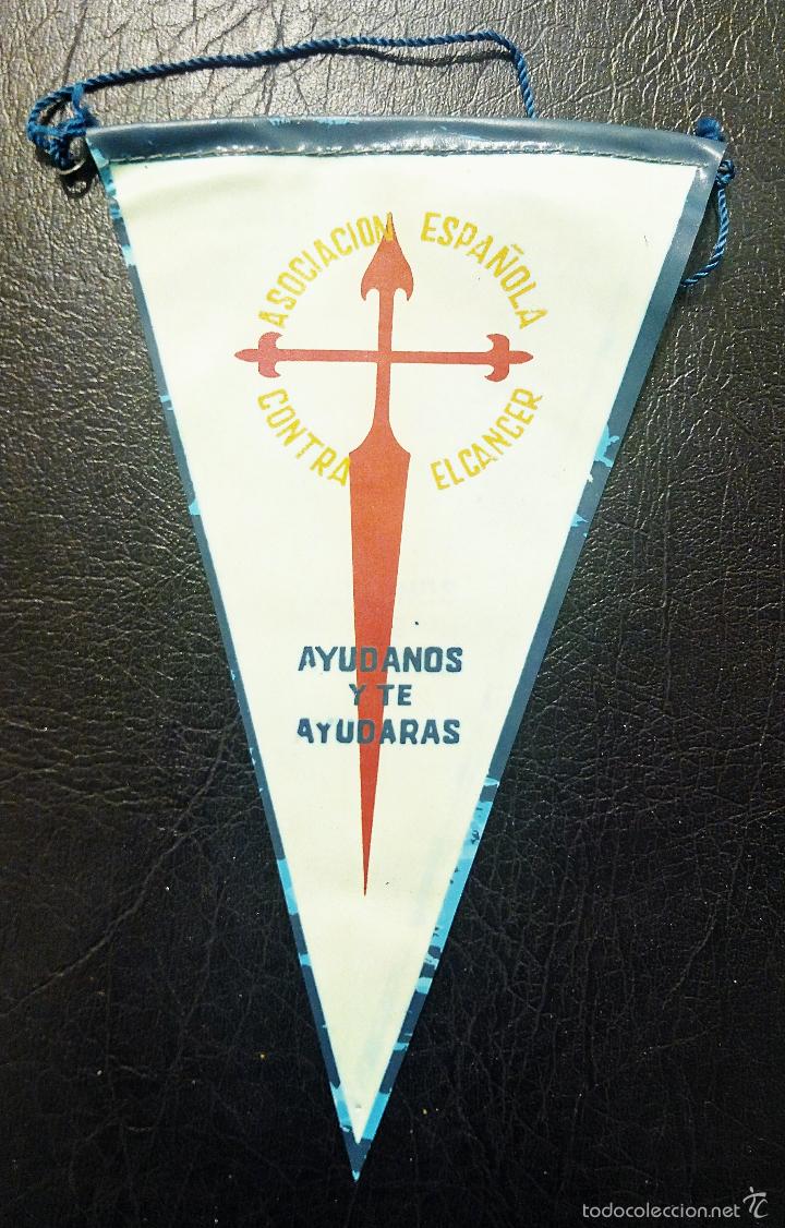 Fanions de collection: BANDER&Iacute;N ASOCIACI&Oacute;N ESPA&Ntilde;OLA CONTRA EL C&Aacute;NCER - AY&Uacute;DANOS Y TE AYUDAR&Aacute;S - DE PL&Aacute;STICO.