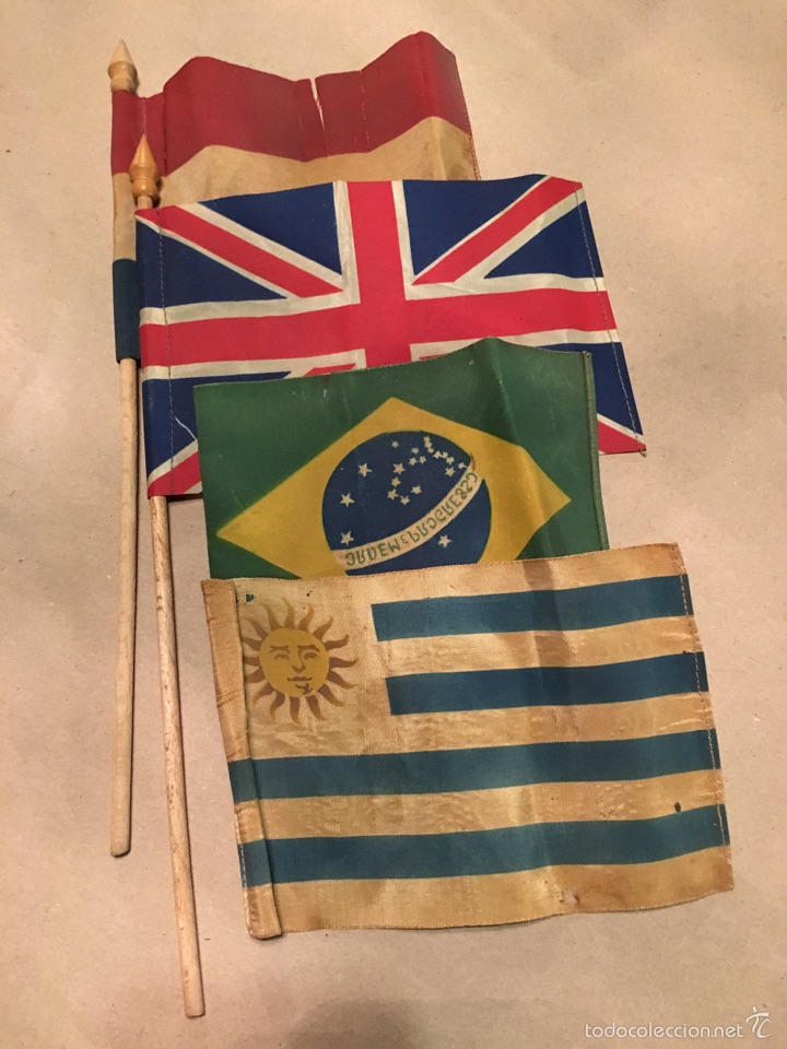 Sammlung von Wimpeln: Lote de 4 banderas vintage