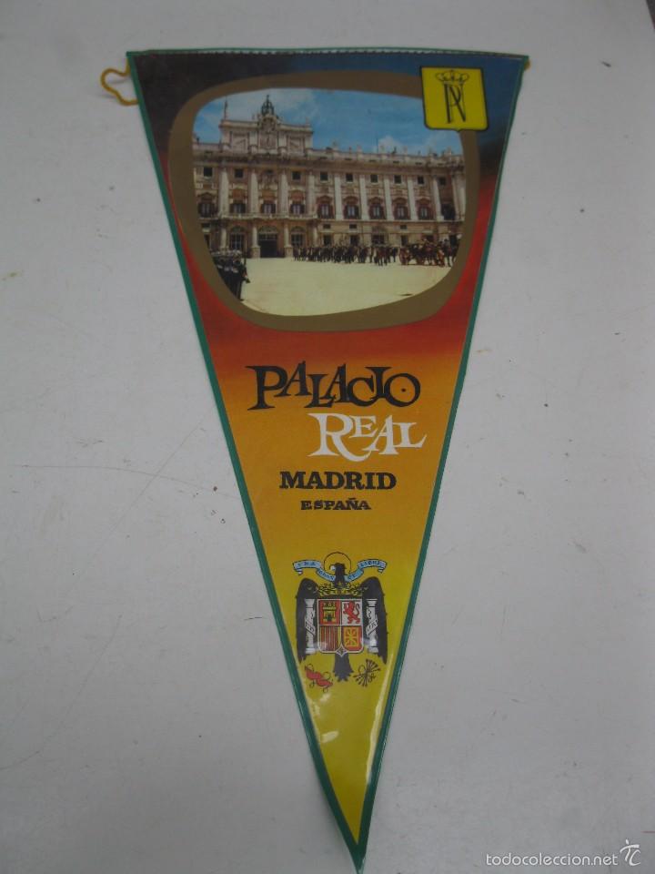 Sammlung von Wimpeln: ANTIGUO BANDER&Iacute;N DEL PALACIO REAL DE MADRID.
