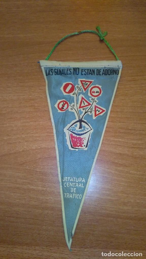 Sammlung von Wimpeln: LAS SE&Ntilde;ALES NO ESTAN DE ADORNO -- JEFATURA CENTRAL DE TRAFICO