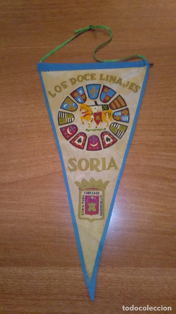 Sammlung von Wimpeln: BANDERIN LOS DOCE LINAJES  SORIA