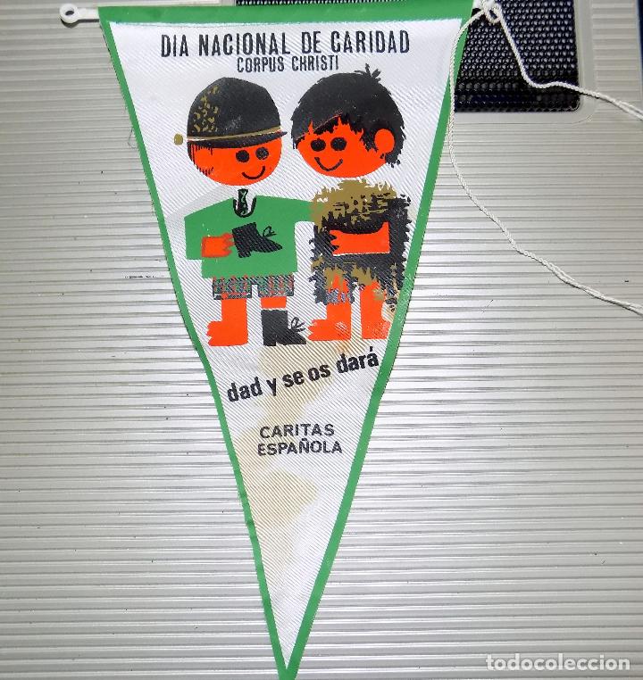 Fanions de collection: BANDERIN. DIA NACIONAL DE CARIDAD. CORPUS CHRISTI. CARITAS ESPA&Ntilde;OLA. 22 X 10 CM