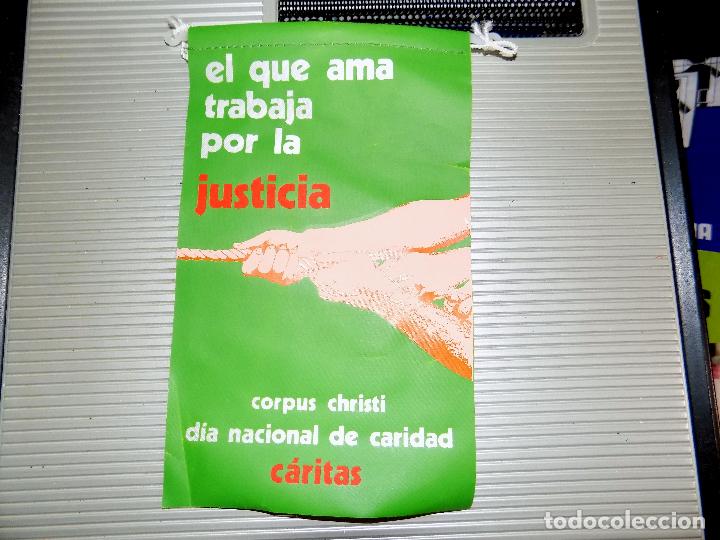Fanions de collection: BANDERIN. CORPUS CHRISTI. DIA NACIONAL DE LA CARIDAD. CARITAS  18 X 12 CM