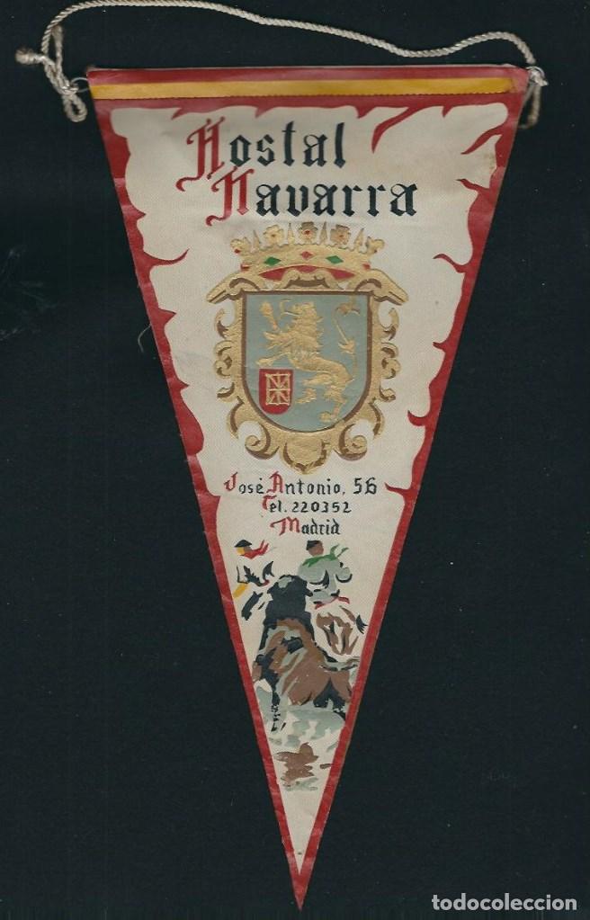 Fanions de collection: AG 50 - ANTIGUO BANDERIN DEL HOSTAL NAVARRA  DE CALLE JOSE ANTONIO, 56 - MADRID