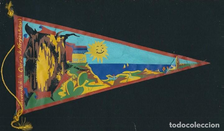 Fanions de collection: R 50 - ANTIGUO BANDERIN DE -  MALAGA LAS CUEVAS DE NERJA