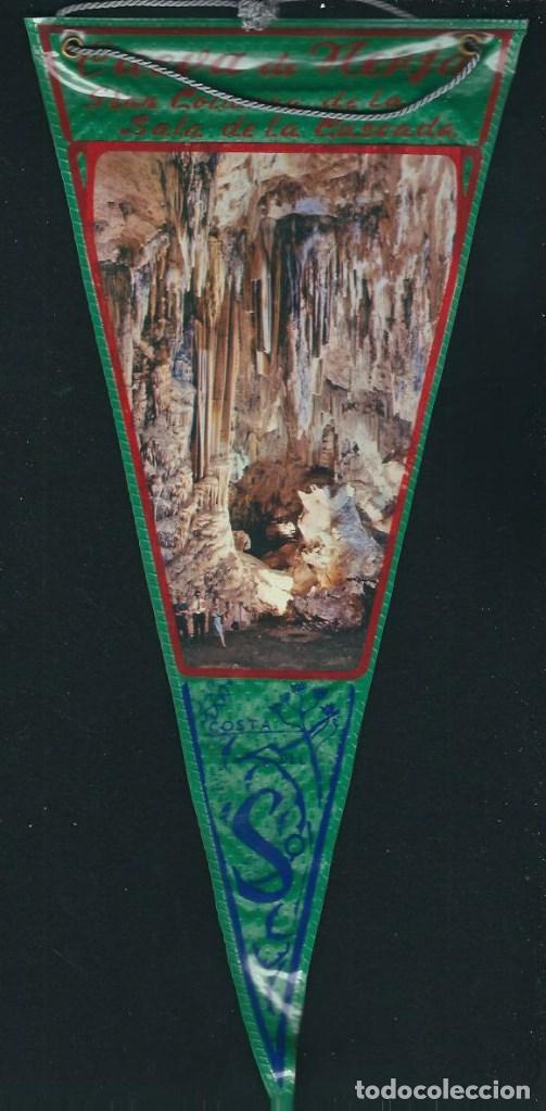 Bandierine di collezione: R 50 - ANTIGUO BANDERIN DE PLASTICO - CUEVAS DE NERJA COSTA DEL SOL