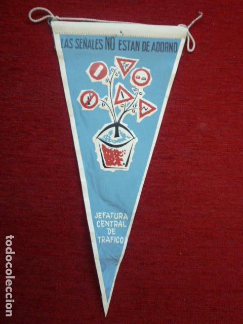 Collection pennants: BANDER&Iacute;N DIA INTERNACIONAL SIN ACCIDENTES. A&Ntilde;O 1961.