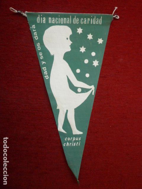 Collection pennants: BANDER&Iacute;N DIA NACIONAL DE CARIDAD. CORPUS CHRISTI.