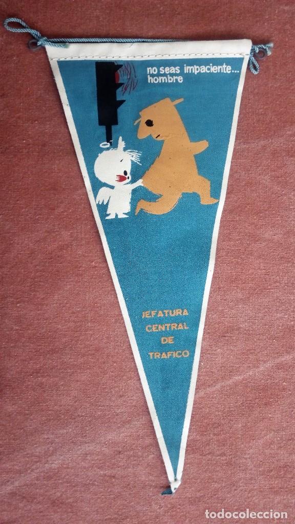 Fanions de collection: BANDERIN JEFATURA CENTRAL DE TRAFICO - NO SEAS IMPACIENTE HOMBRE, MEDIDAS 24 X 11 CM