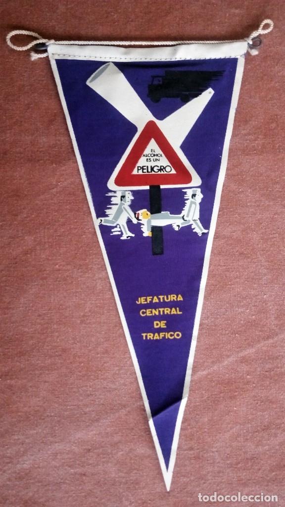 Fanions de collection: BANDERIN JEFATURA CENTRAL DE TRAFICO - EL ALCOHOL ES UN PELIGRO, MEDIDAS 24 X 11 CM