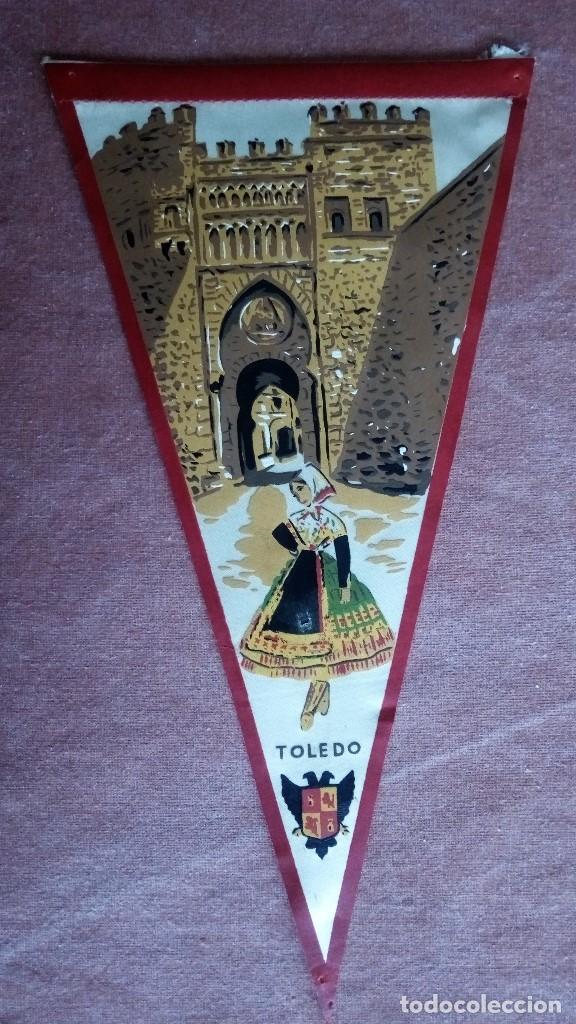 Collection pennants: BANDERIN TOLEDO , MEDIDAS 26 X 14 CM
