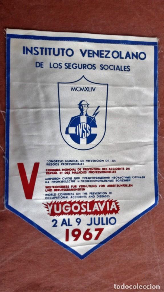Fanions de collection: BANDERIN INSTITUTO VENEZOLANO DE LOS SEGUROS SOCIALES, YUGOSLAVIA 1967 , MEDIDAS 30 X 21 CM