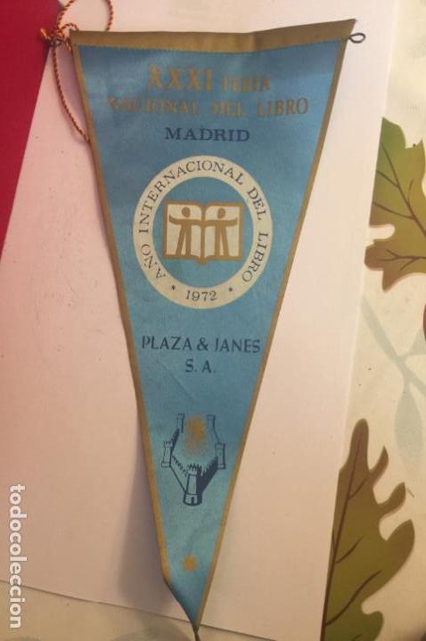 Fanions de collection: BANDER&Iacute;N XXXI FERIA NACIONAL DEL LIBRO. A&Ntilde;O 1972. PLAZA&JANES S.A.
