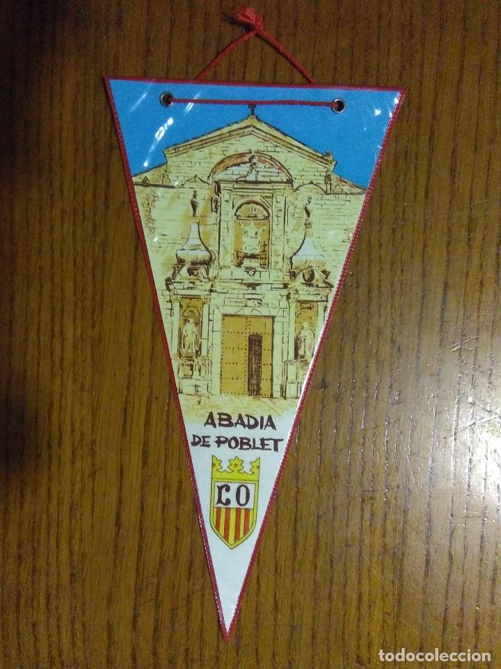 Galhardetes de cole&ccedil;&atilde;o: BANDERIN ABADIA DE POBLET (TARRAGONA) VISTA DE LA ENTRADA A&Ntilde;OS 70 COMO NUEVA!!!