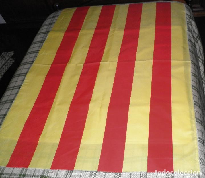 Fanions de collection: bandera catalana 107 cms de larga x 81 cms de ancha