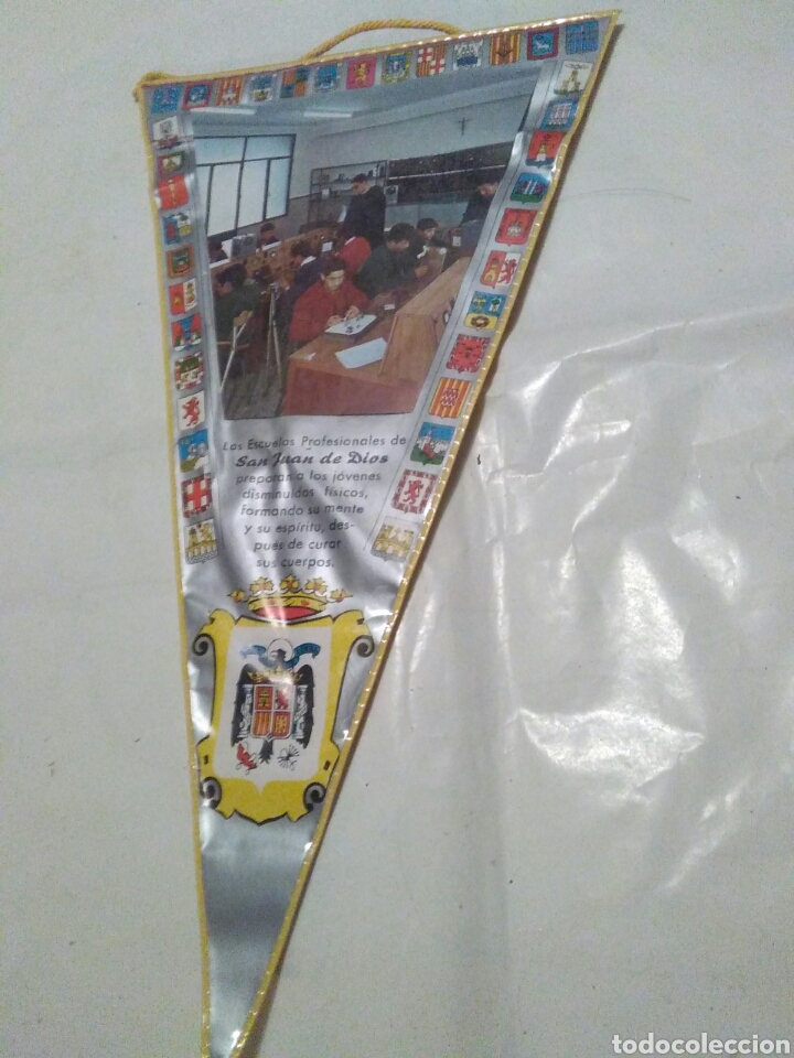Galhardetes de cole&ccedil;&atilde;o: Antiguo bander&iacute;n de la escuela san Juan de dios