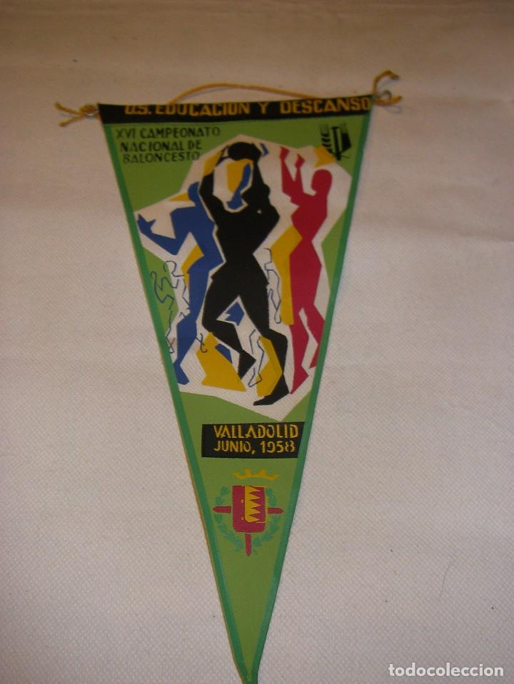 Galhardetes de cole&ccedil;&atilde;o: U.S. Educaci&oacute;n y Descanso, bander&iacute;n XVI Campeonato Nacional de Baloncesto, Valladolid 1958.
