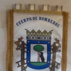 Banderines de colección: BANDERIN GIGANTE. BOMBEROS DE MADRID. FRONTENIS. ENVIO INCLUIDO EN EL PRECIO.. Lote 110356611