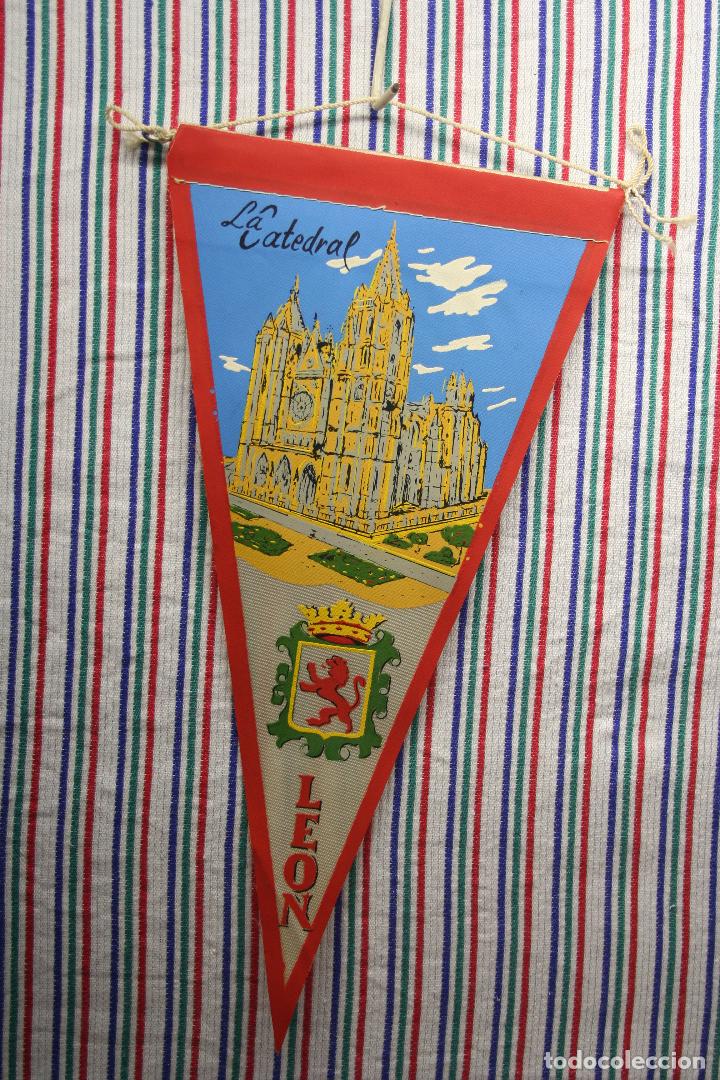 Banderines de colecci&oacute;n: BANDERIN DE LEON, LA CATEDRAL - Foto 1